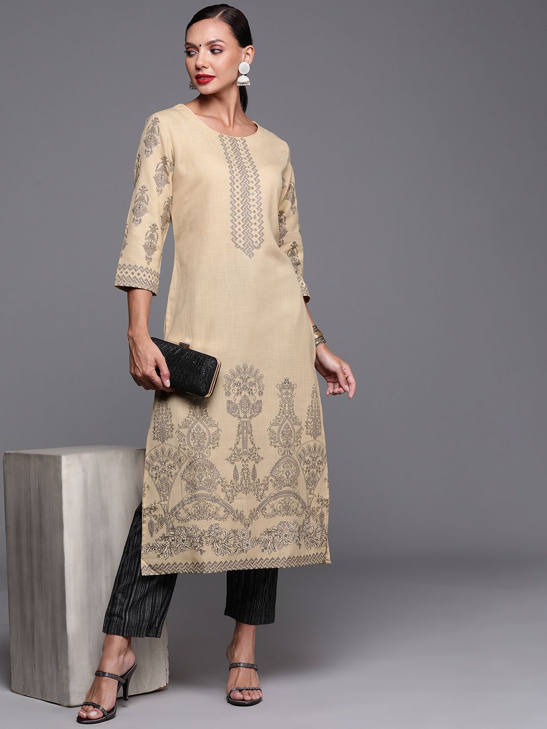 Indyancart IE Women Beige & Grey Ethnic Motifs Foil Print Straight Kurta