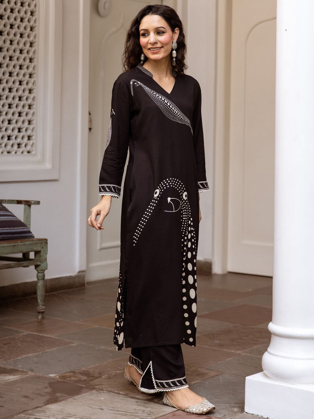 Floral Printed Mandarin Collar Straight Kurta With Trousers