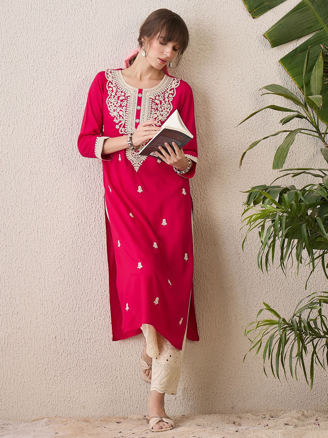 Indyancart IE Floral Embroidered Thread Work Straight Kurta