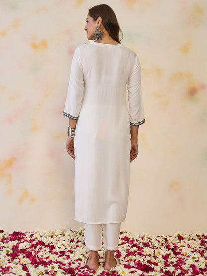 Indyancart IE Women Ethnic Motifs Embroidered Thread Work Floral Kurta