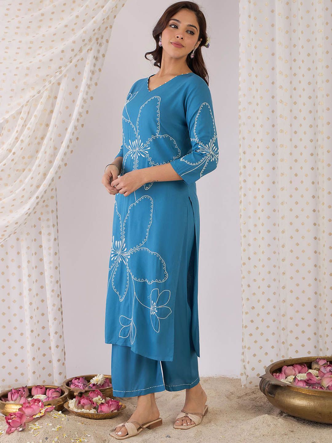 Indyancart IE Floral Embroidered V-Neck Straight Tunic With Trouser