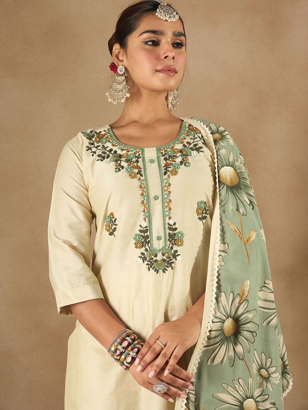 Indyancart IE Women Floral Embroidered Regular Thread Work Kurta with Trousers & Dupatta