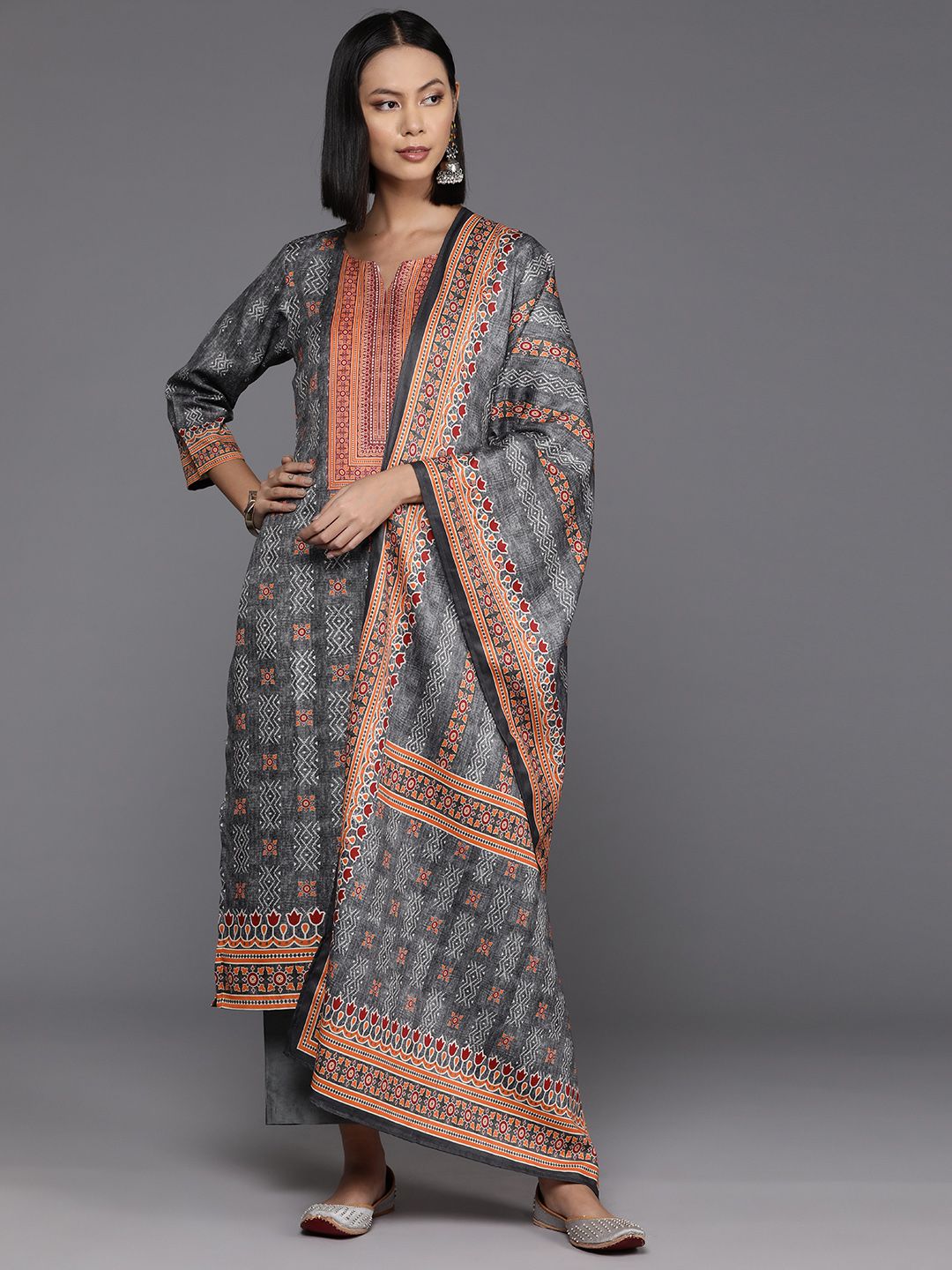 Indyancart VA Women'sEthnic Motif Printed Wool Blended Winter Straight Kurta Set with Printed Dupatta