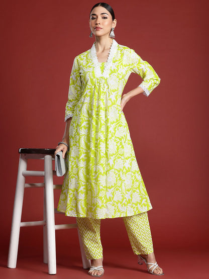 Women Floral Printed Pleated Pure Cotton Kurta with Trousers
