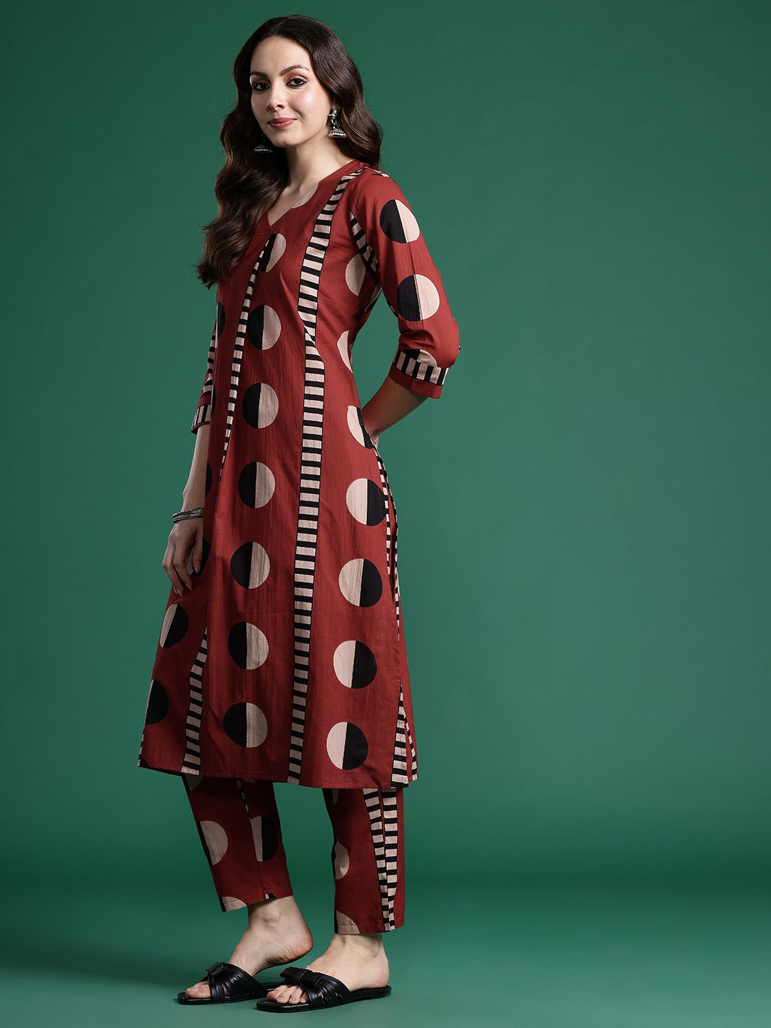 Indyancart IE Women Printed Pleated Pure Cotton Kurta with Trousers