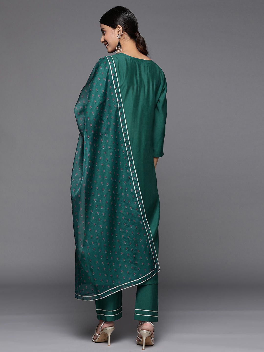 Indyancart VA Women's Ethnic Motifs Embroidered Sequinned Kurta Set