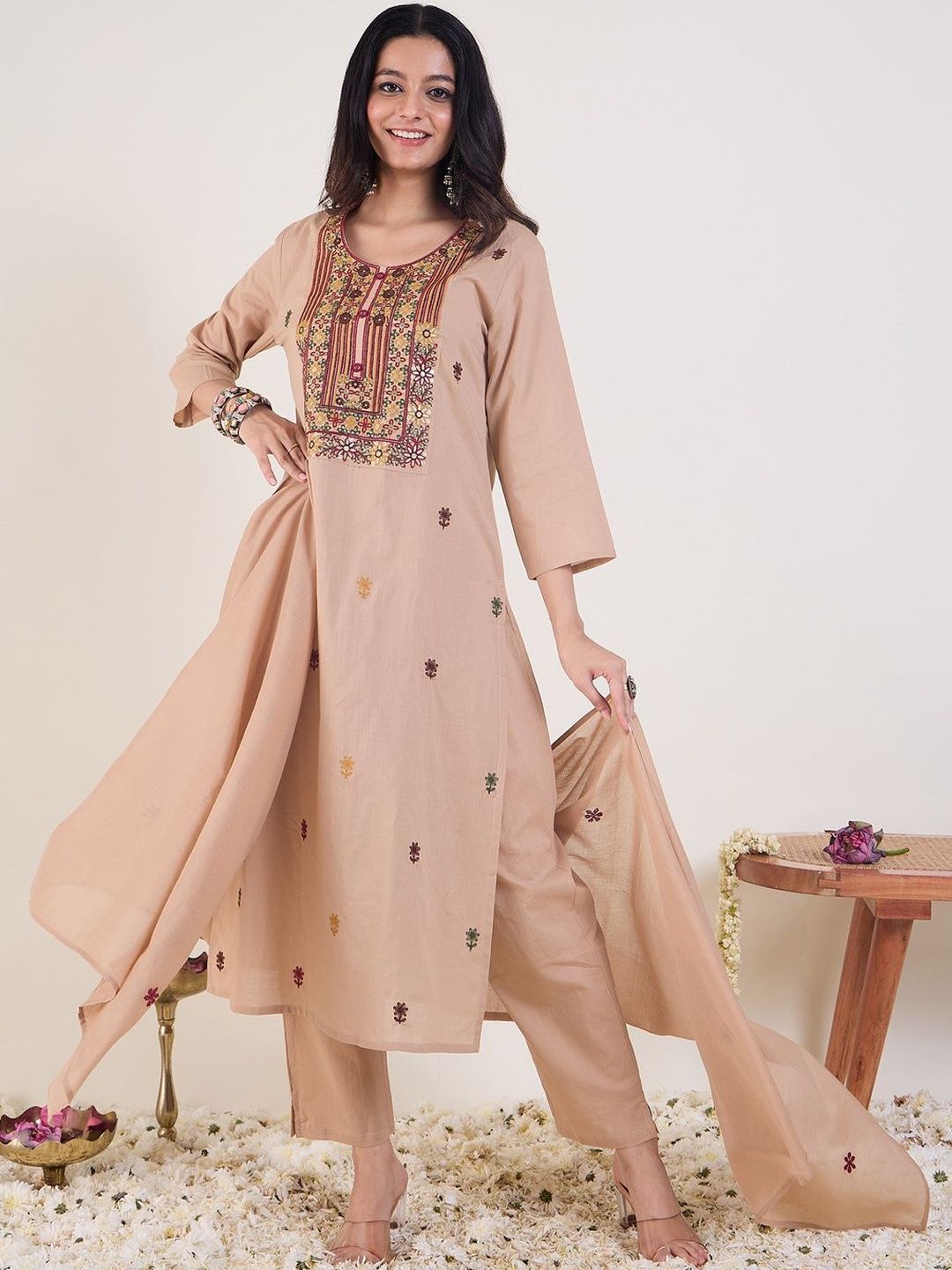 Ethnic Motifs Embroidered Thread Work Kurta With Trousers & Dupatta