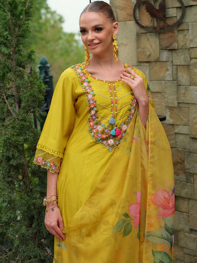 Indyancart IE Women Floral Embroidered Regular Thread Work Liva Kurta with Trousers & Dupatta