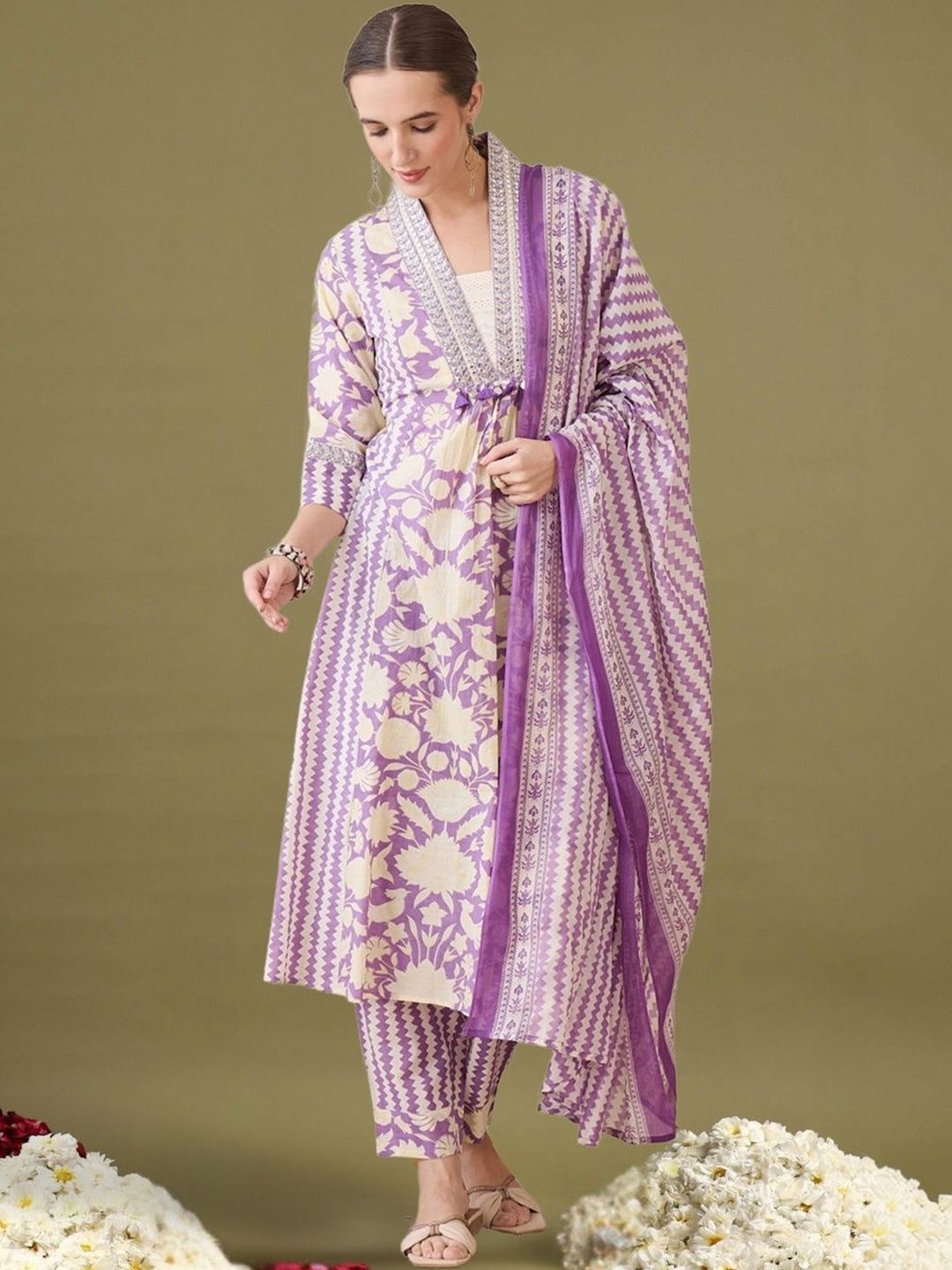 Women Floral Printed Empire Thread Work Pure Cotton Kurta with Trousers & With Dupatta