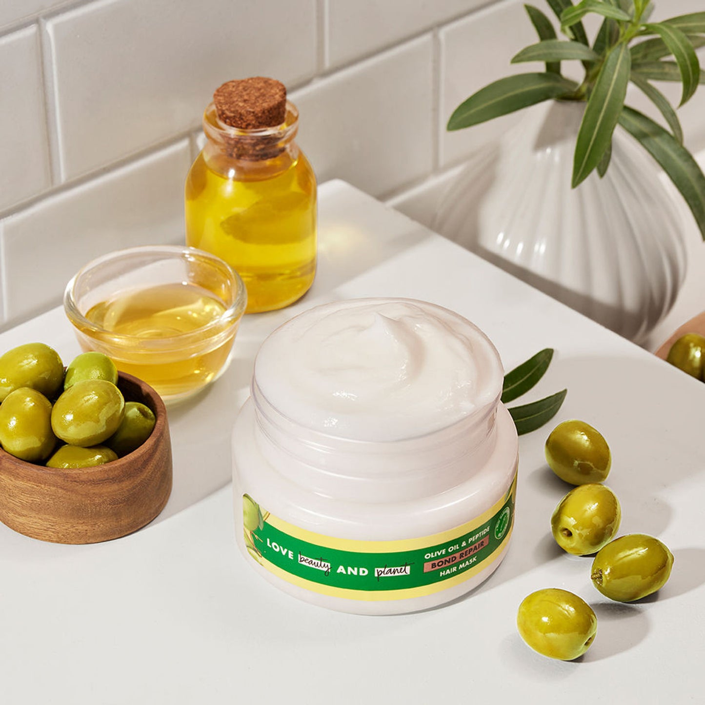 Love Beauty & Planet Bond Repair Hair Mask With Olive Oil & Peptide For Damaged Hair