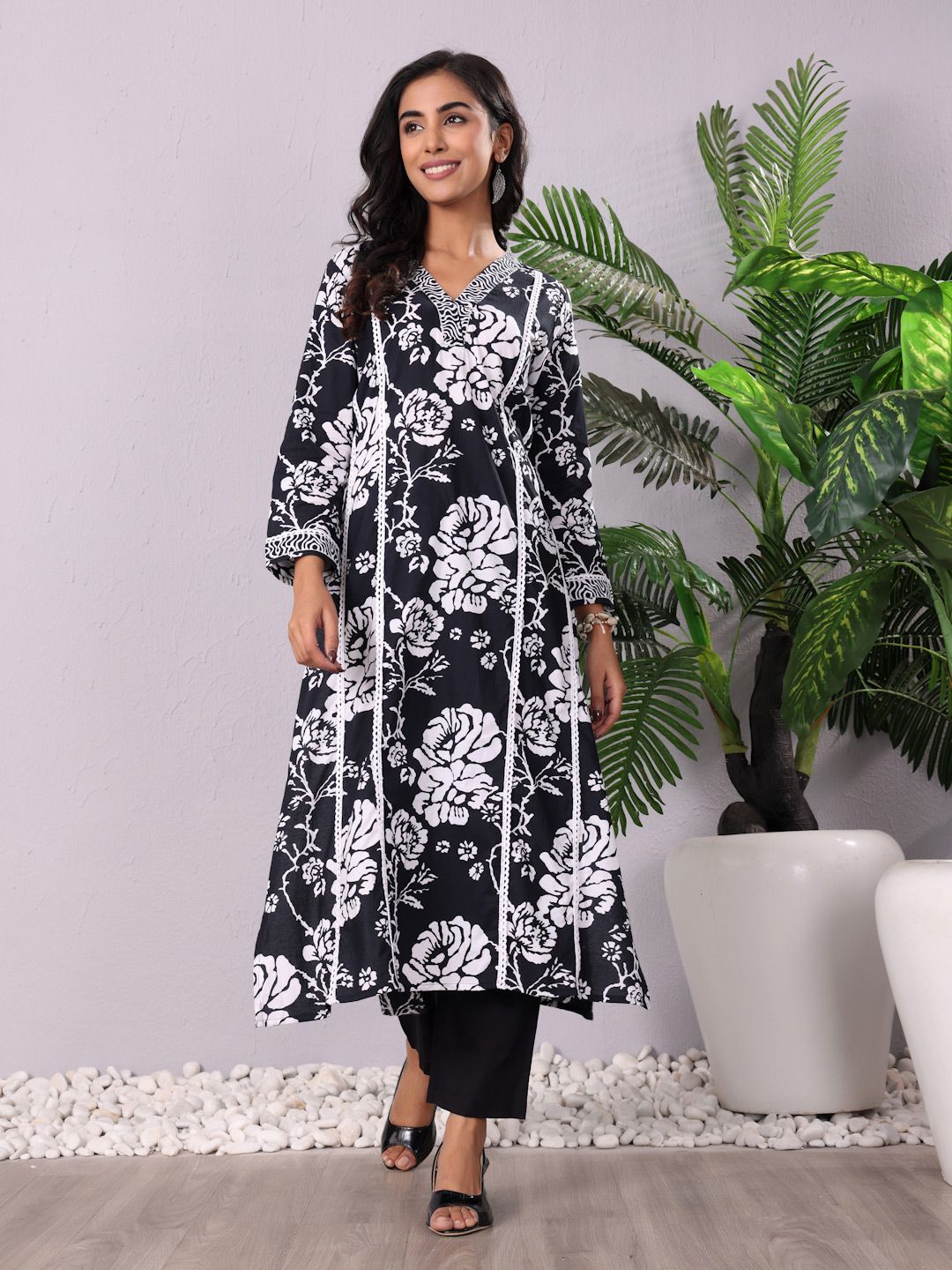 Dhiyona VA Women'sFloral Printed V-Neck Panelled Pure Cotton A-Line Kurta With Trouser