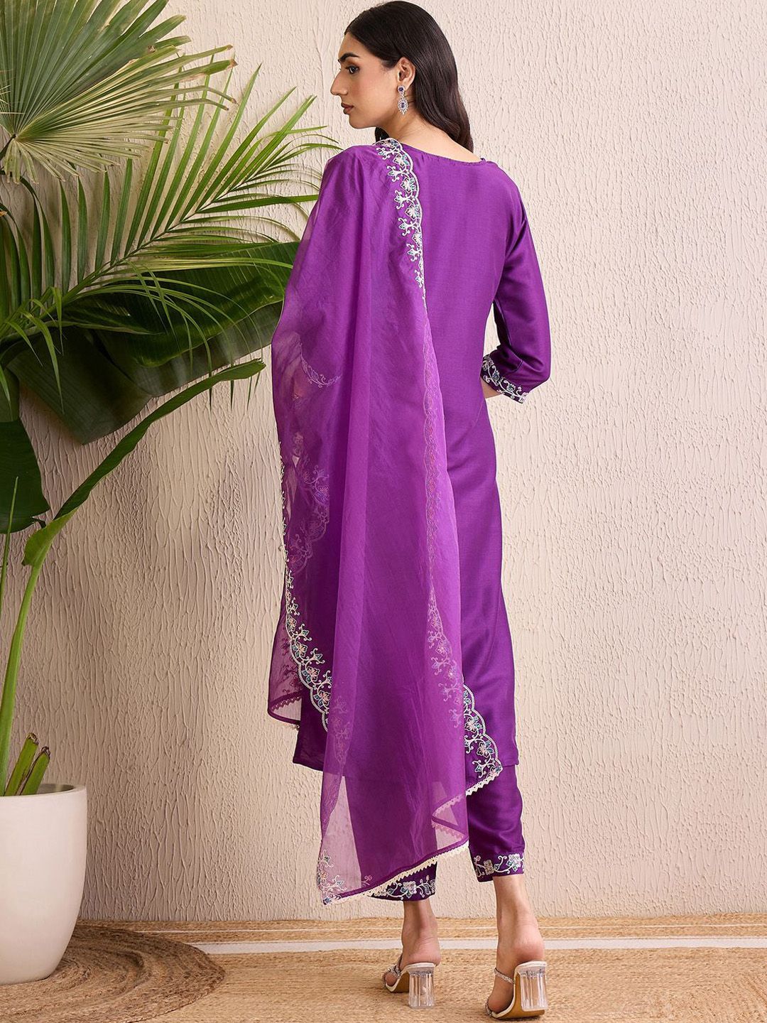 Indyancart IE Women Floral Embroidered Regular Thread Work Kurta with Trousers & With Dupatta