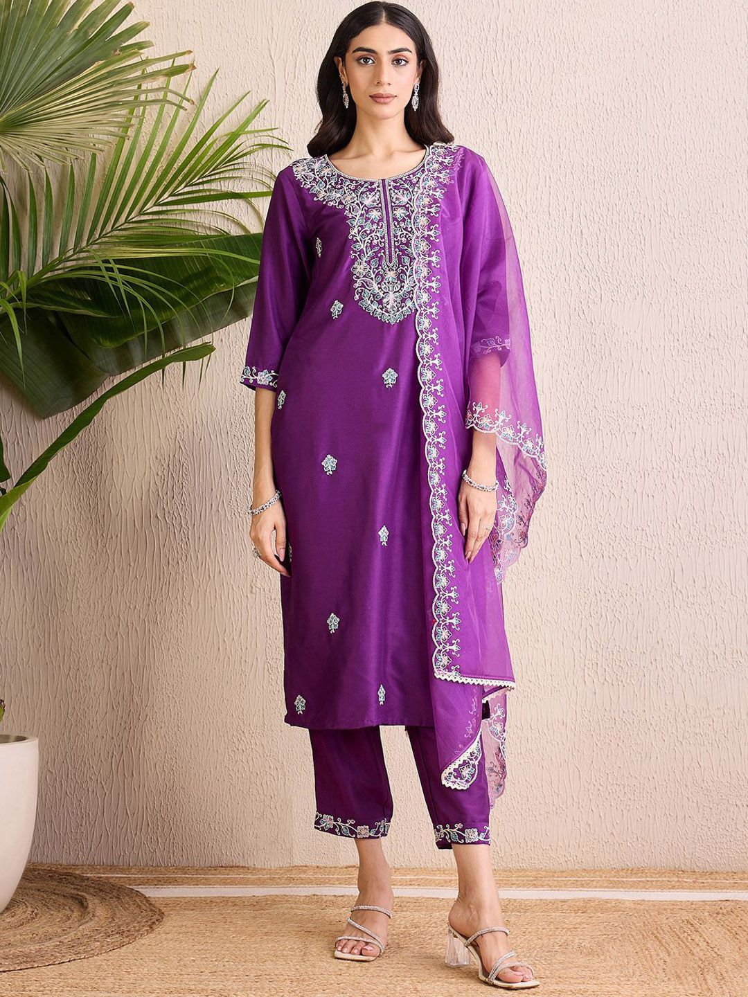 Indyancart IE Women Floral Embroidered Regular Thread Work Kurta with Trousers & With Dupatta