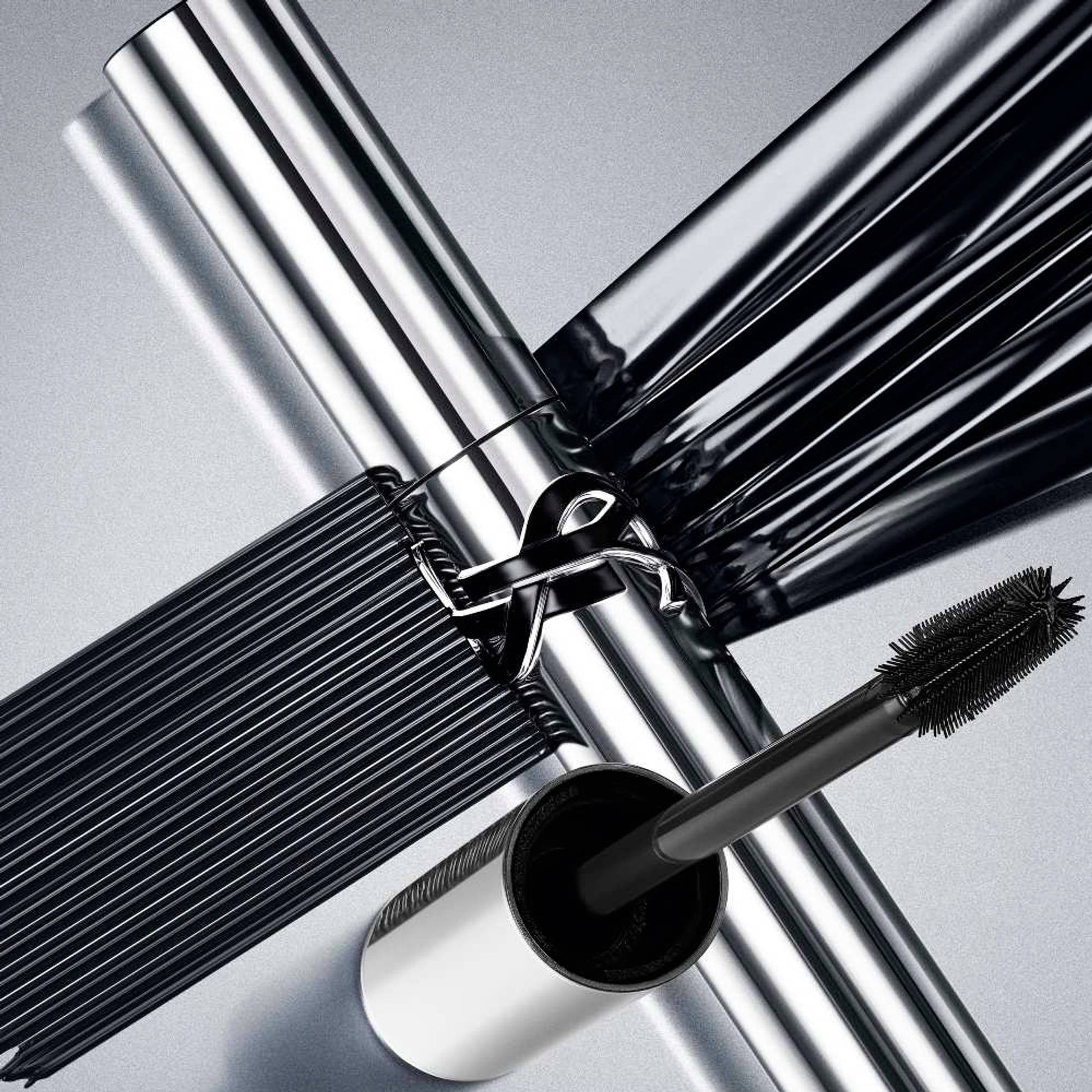 Yves Saint Laurent Lash Latex Mascara Black For Instant Length And Long-Lasting Lift - Black