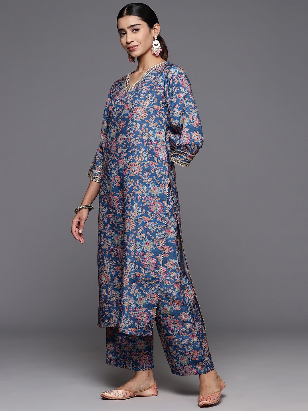 Indyancart VA Women's Paisley Printed Woolen Kurta Paired with Trousers & Printed Dupatta
