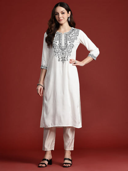 Indyancart IE Women Paisley Embroidered Thread Work Kurta