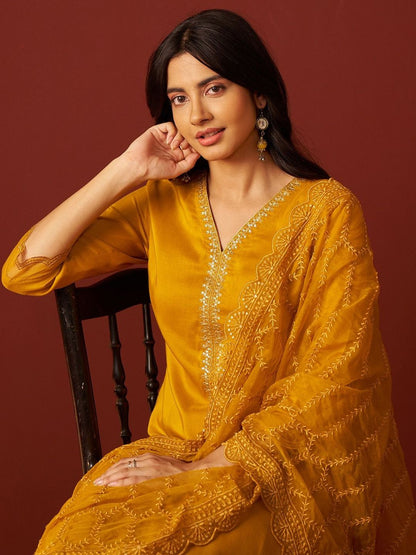 Women Ethnic Motifs Embroidered Regular Thread Work Kurta with Trousers & With Dupatta