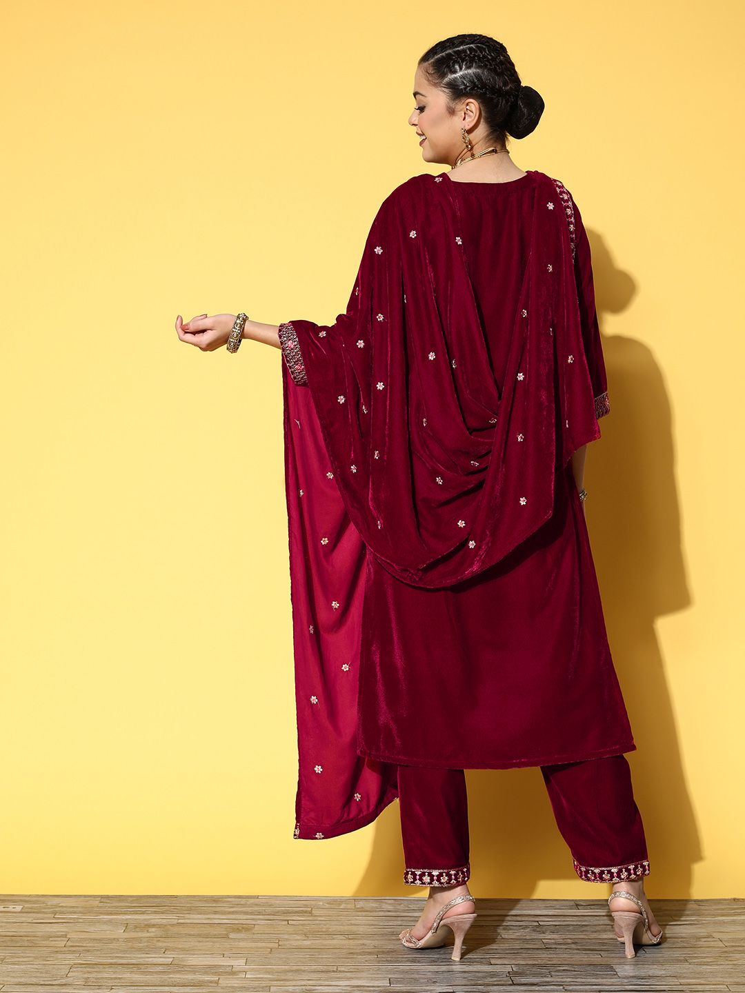 Indyancart VA Women'sWinter Floral Zari Embroidered Velvet Kurta With Trousers & Dupatta.