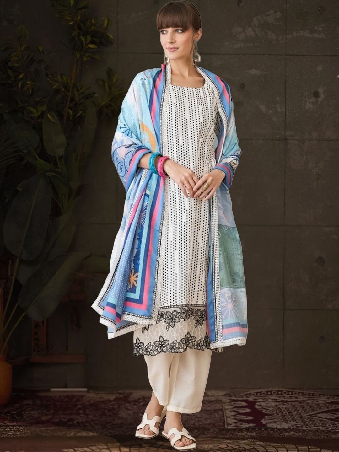 Women Ethnic Motifs Printed Regular Thread Work Kurta with Trousers & With Dupatta