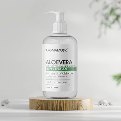 AromaMusk Aloe Vera Hydrating Gel with pure aloe vera and vitamin E, shown in a clear jar with fresh aloe leaves.