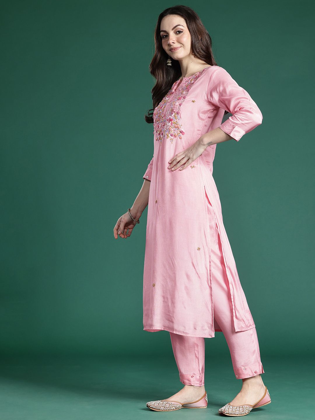 Indyancart IE Floral Embroidered Thread Work Kurta with Trousers & With Dupatta