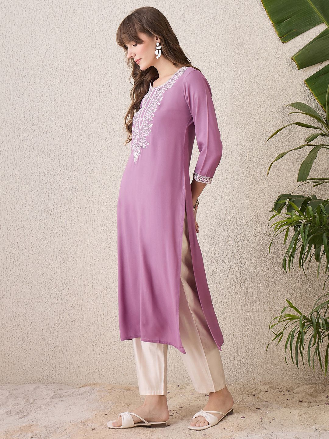 Dhiyona IE Floral Embroidered Thread Work Straight Kurta