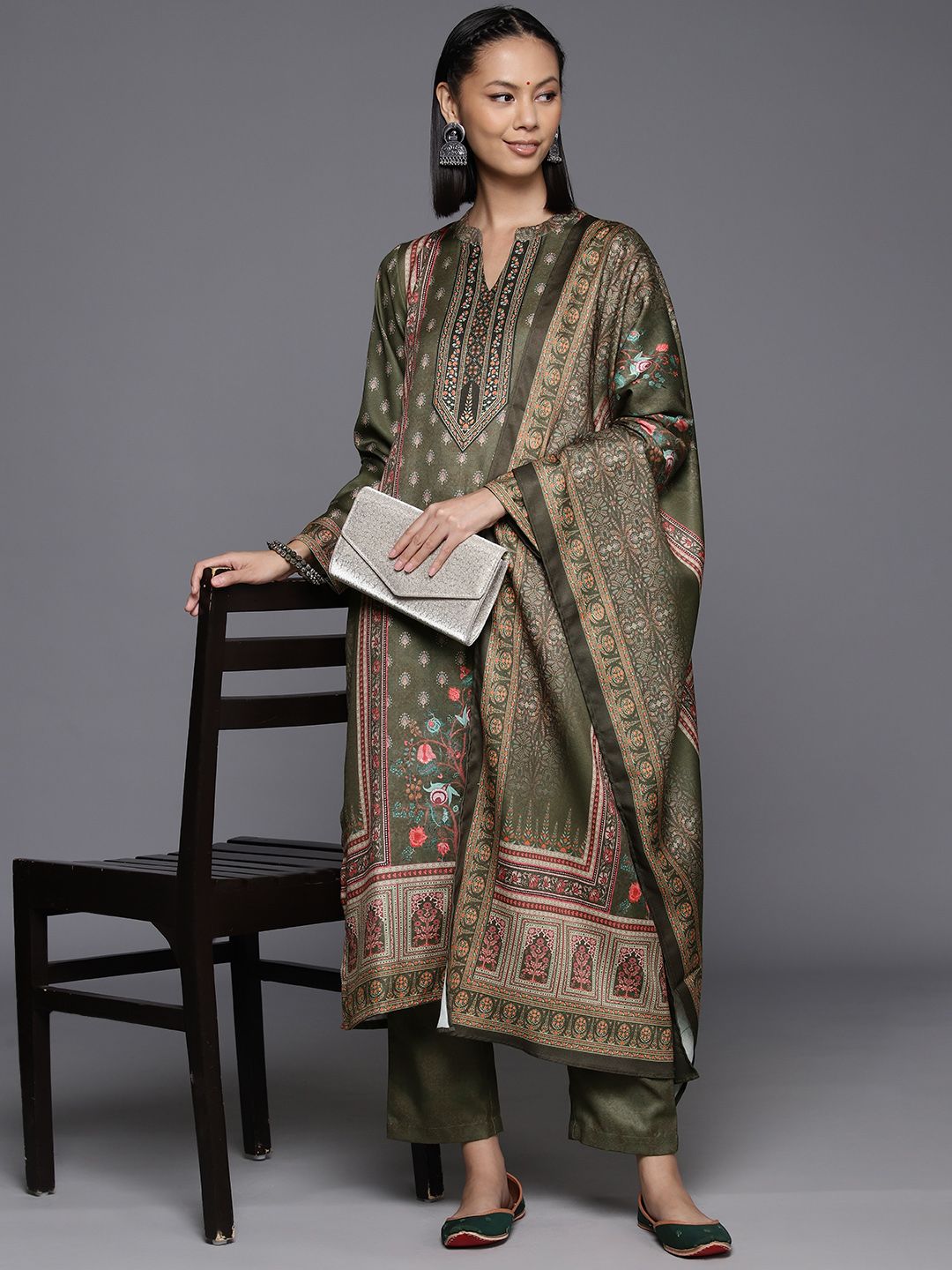 Indyancart VA Women'sEthnic Floral Printed Winter Straight Kurta Set with Dupatta.