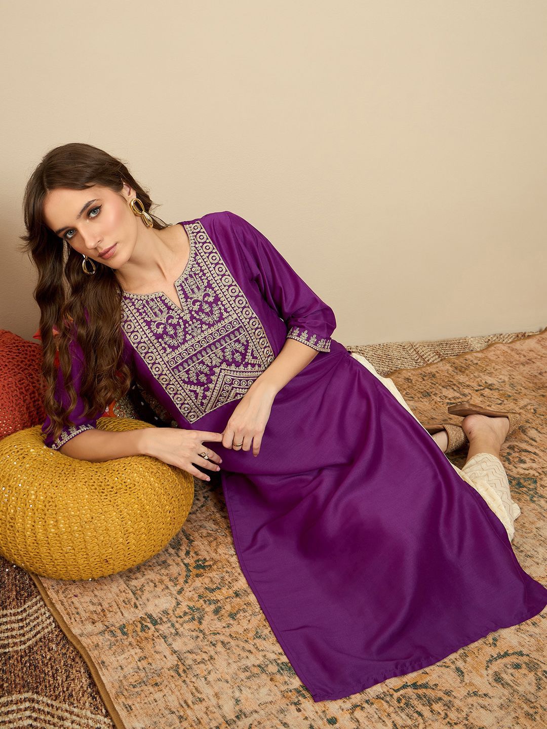 Indyancart IE Ethnic Motifs Embroidered Notched Neck Thread Work Liva Straight Kurta