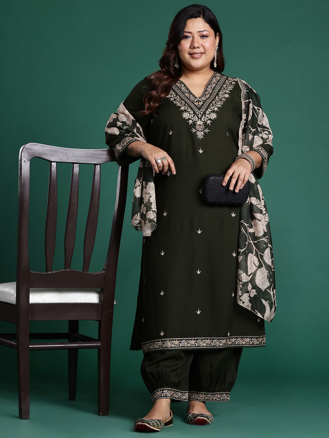 Indyancart IE Plus Size Floral Embroidered Kurta with Salwar & With Dupatta