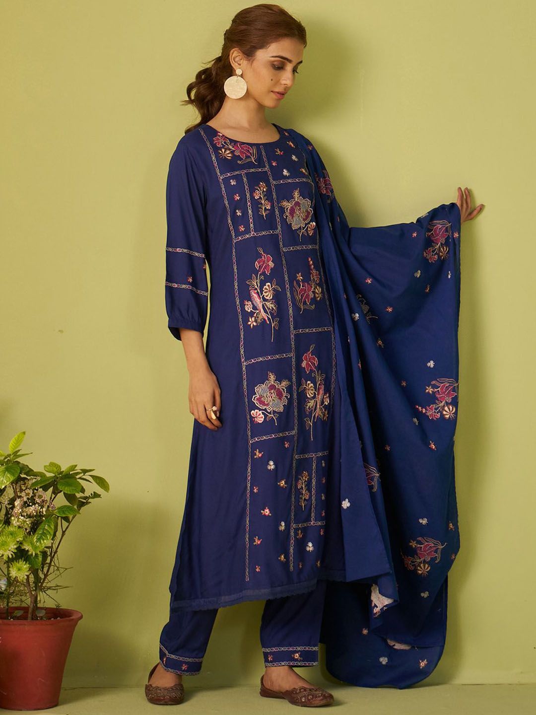 Women Floral Embroidered Kurta with Trousers & Dupatta