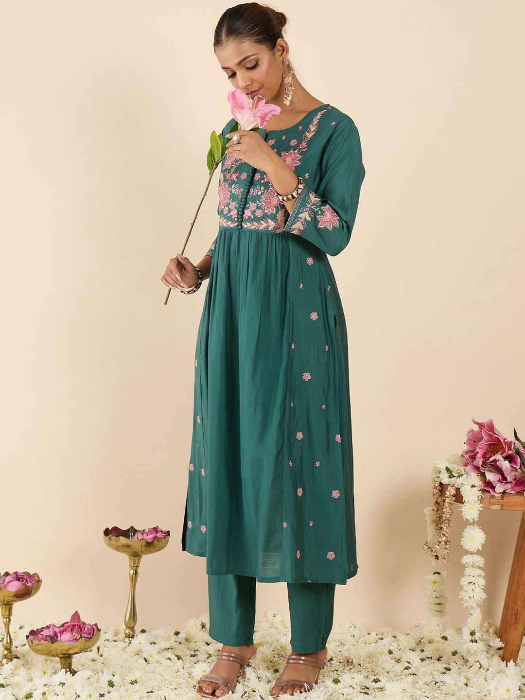 Women Floral Embroidered Panelled Thread Work Kurta with Trousers