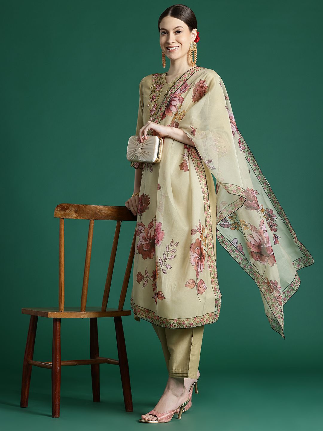 Indyancart IE Women Floral Embroidered Regular Thread Work Kurta with Trousers & With Dupatta