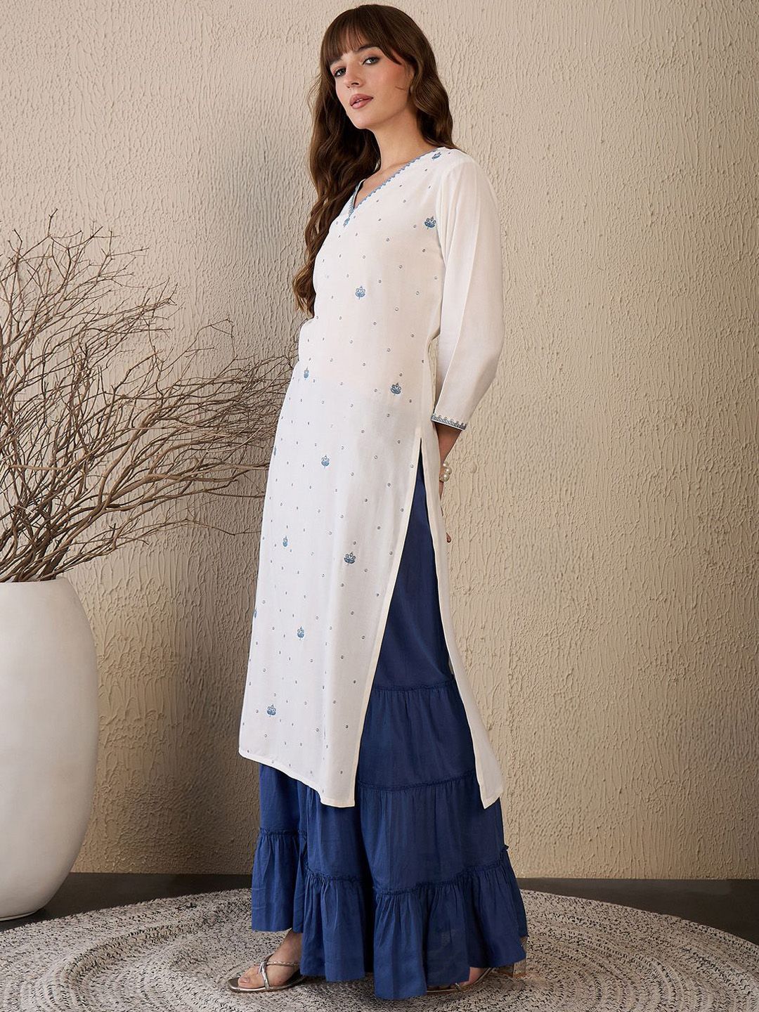 Indyancart IE Women Ethnic Motifs Embroidered Sequinned Kurta
