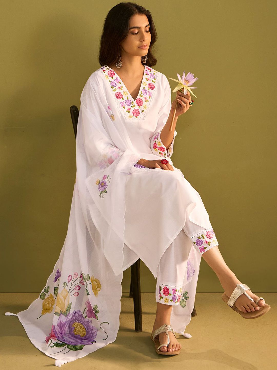 Indyancart IE Women Floral Embroidered Regular Thread Work Liva Kurta with Trousers & With Dupatta