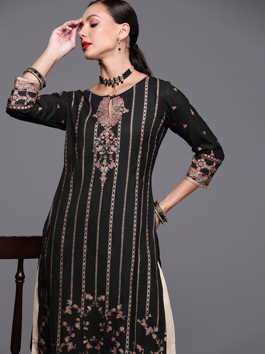 Indyancart IE Women Black & Gold-Toned Ethnic Motifs Foil Print Keyhole Neck Straight Kurta