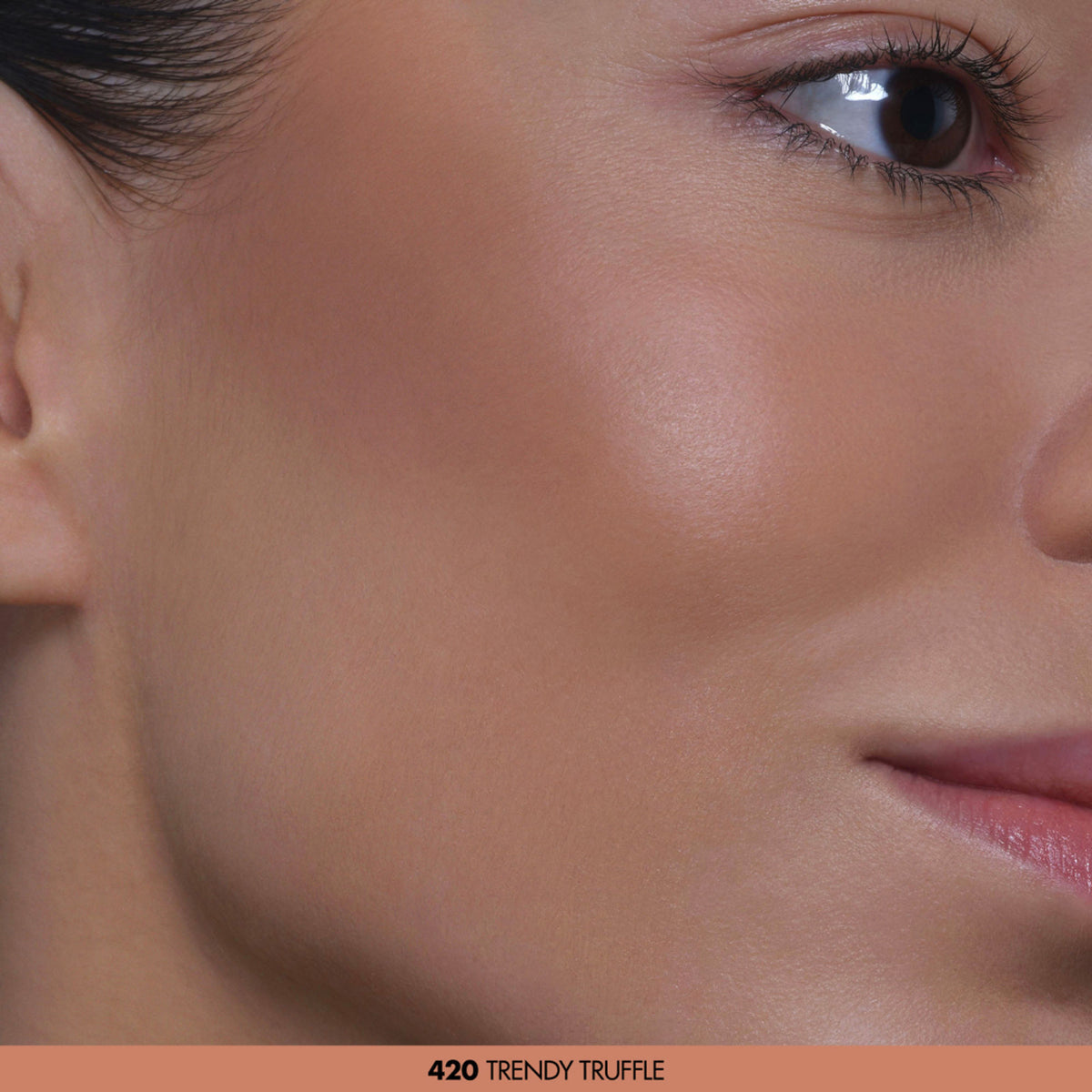 MAKE UP FOR EVER Artist Face Powder Sculpt in Trendy Truffle, highlighting the compact powder with shades for contouring and finishing.