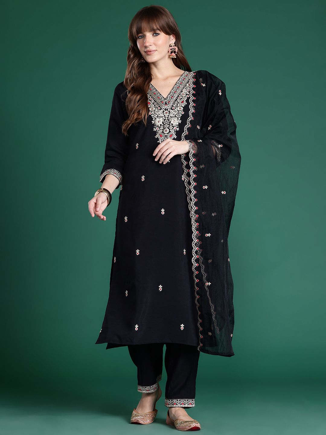 Indyancart IE Ethnic Motifs Embroidered Sequinned Kurta With Trousers & Dupatta