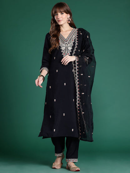 Indyancart IE Ethnic Motifs Embroidered Sequinned Kurta With Trousers & Dupatta