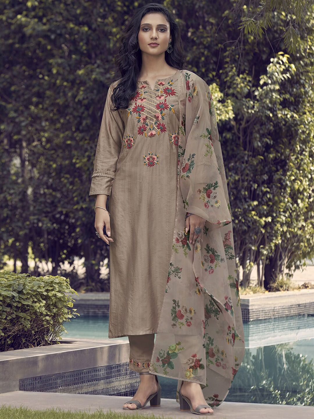 Dhiyona IE Floral Embroidered Thread Work Kurta With Trousers & Dupatta