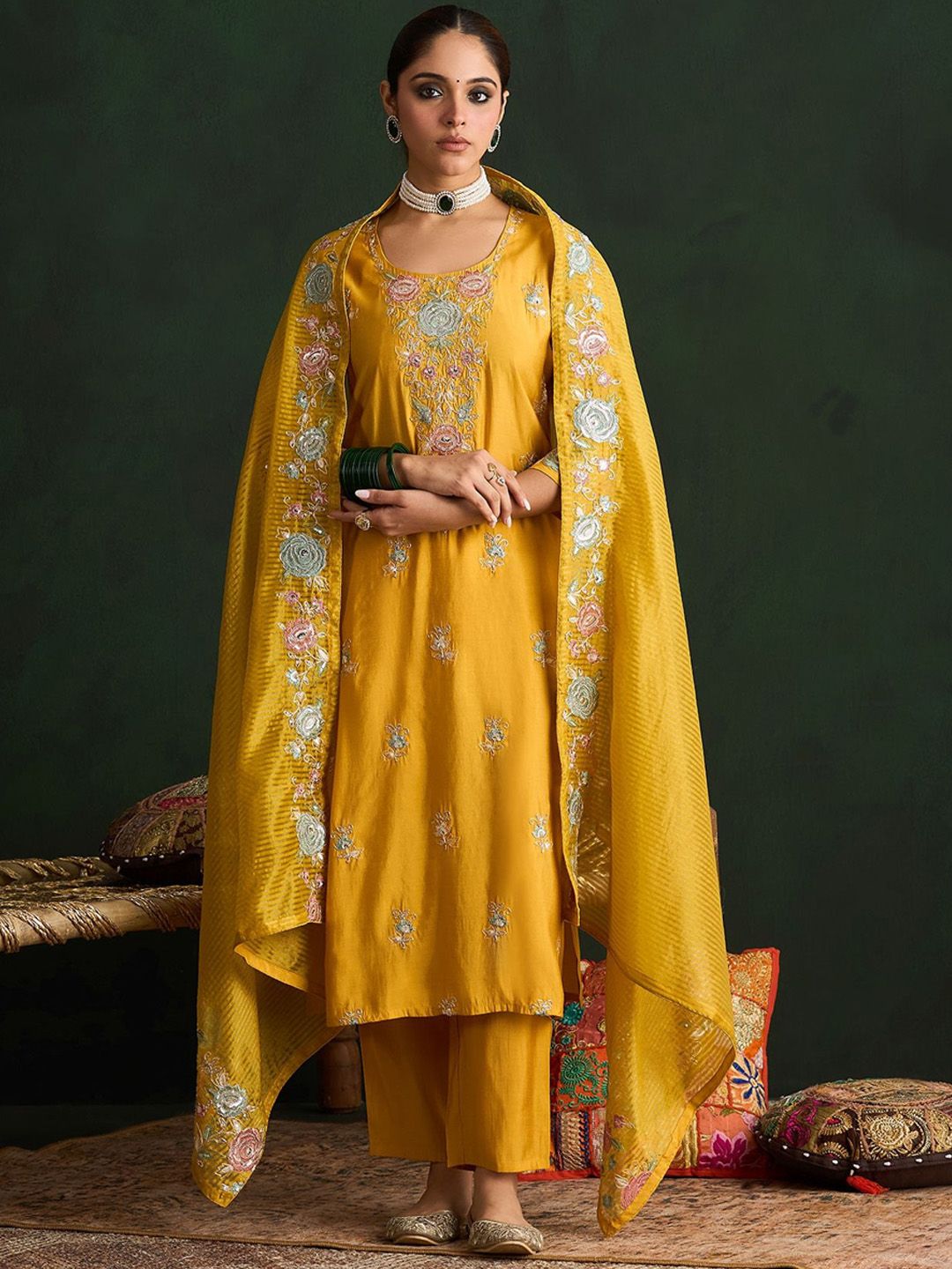 Indyancart IE Women Floral Embroidered Regular Thread Work Kurta with Trousers & With Dupatta