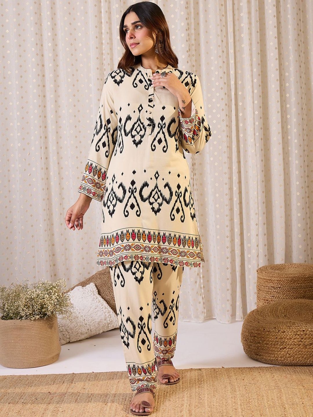 Ethnic Motifs Printed Straight Kurta With Trouser