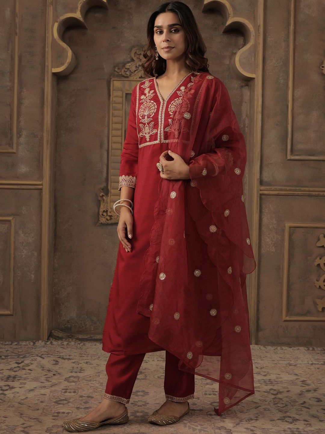 Women Ethnic Motifs Embroidered Regular Thread Work Kurta with Trousers & Dupatta