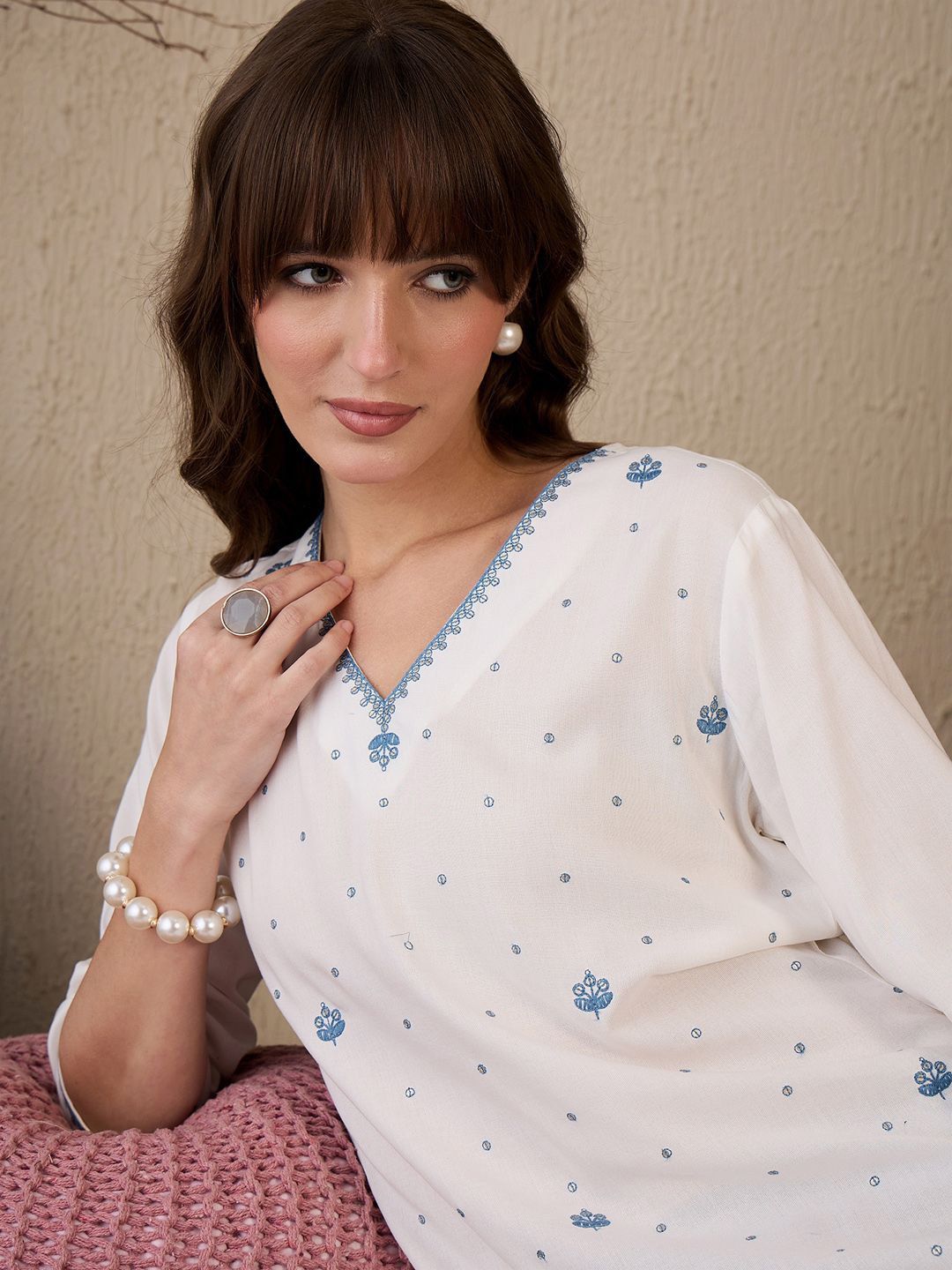 Indyancart IE Women Ethnic Motifs Embroidered Sequinned Kurta