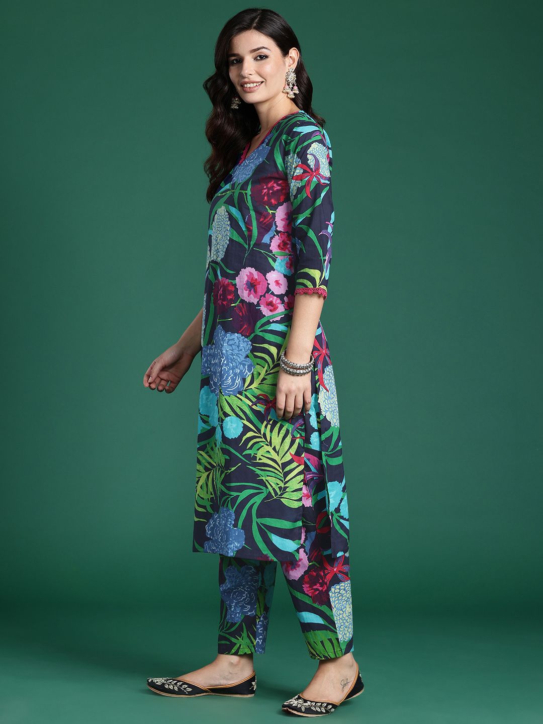 Indyancart IE Women Floral Printed Regular Pure Cotton Kurta with Trousers