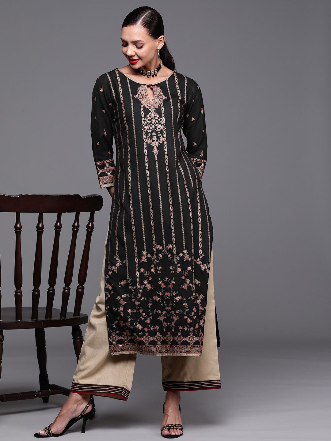 Indyancart IE Women Black & Gold-Toned Ethnic Motifs Foil Print Keyhole Neck Straight Kurta