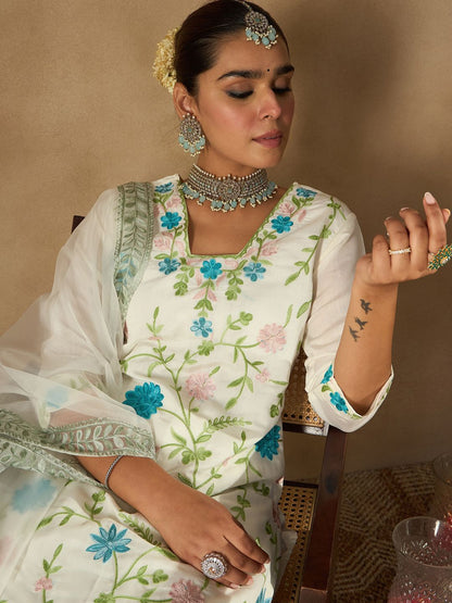 Indyancart IE Women Floral Embroidered Regular Thread Work Kurta with Trousers & With Dupatta