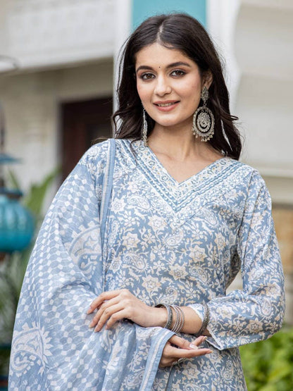 Indyancart VA Women'sPaisley Printed Regular Kurta with Trouser & Dupatta