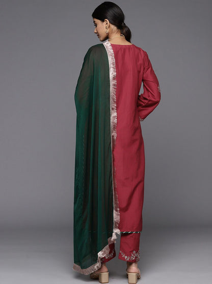 Indyancart VA Women'sRound Neck Ethnic Motifs Embroidered Regular Kurta Set