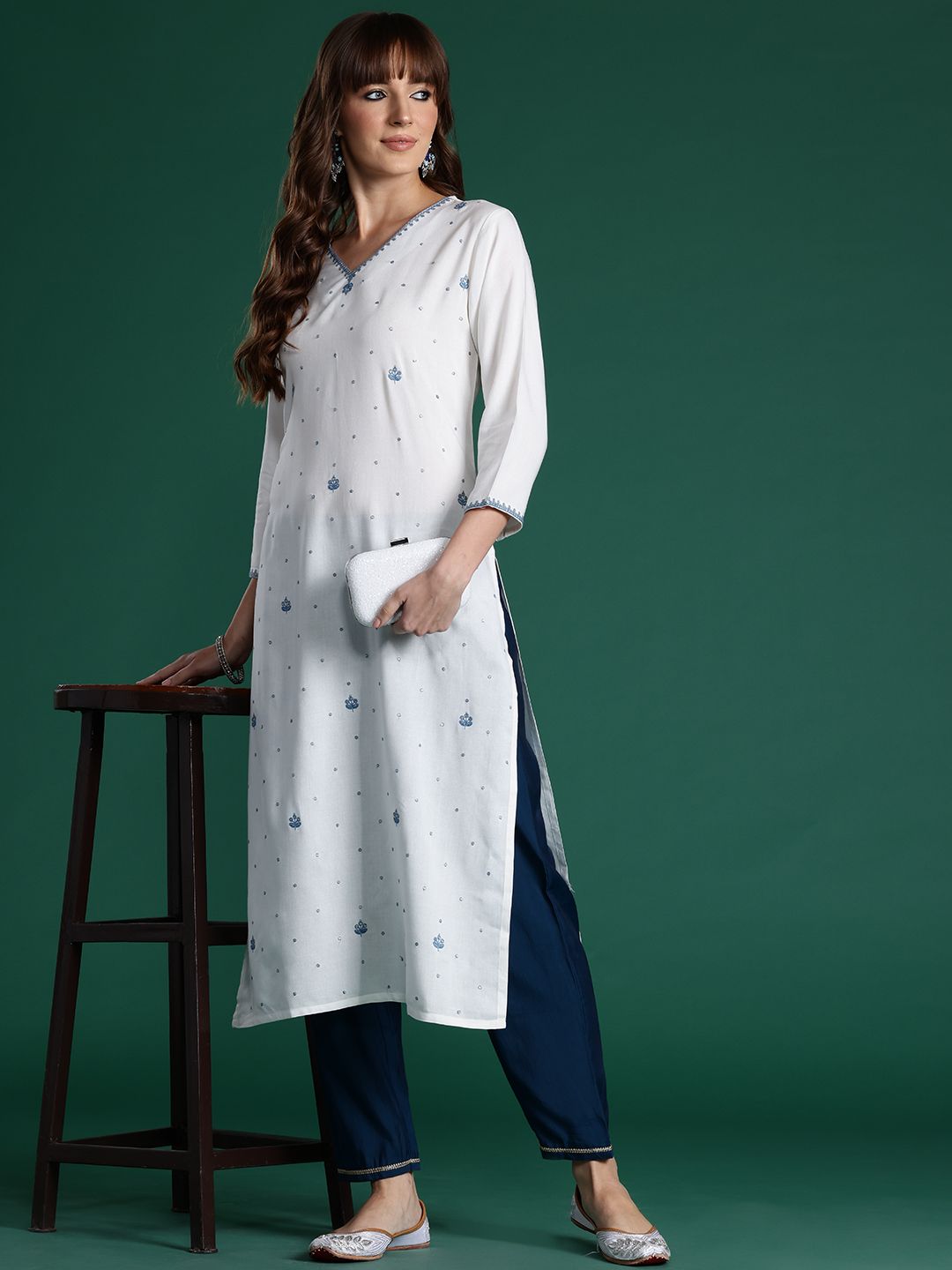 Indyancart IE Ethnic Motifs Embroidered Sequinned Kurta