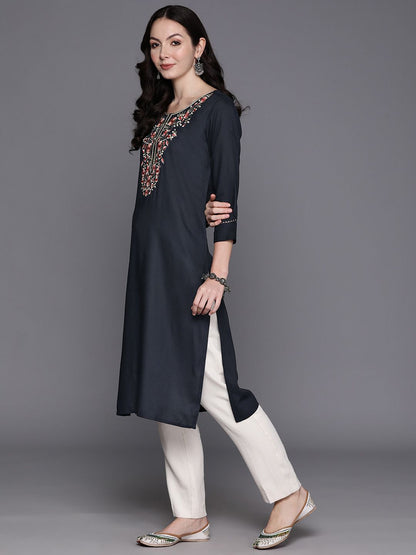 Indyancart IE Floral Embroidered Thread Work Kurta
